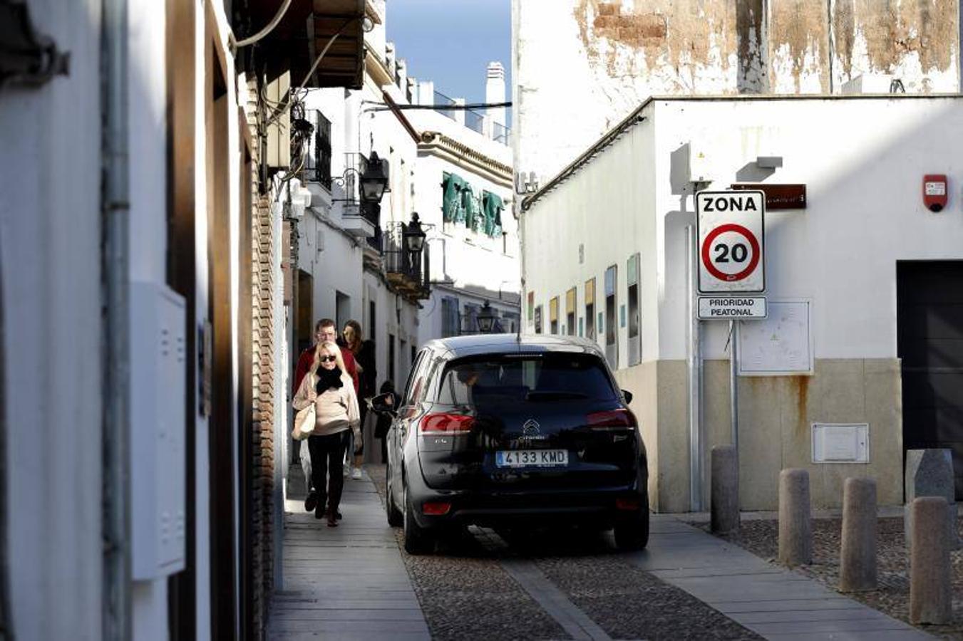 La calle Moriscos de Córdoba, en imágenes