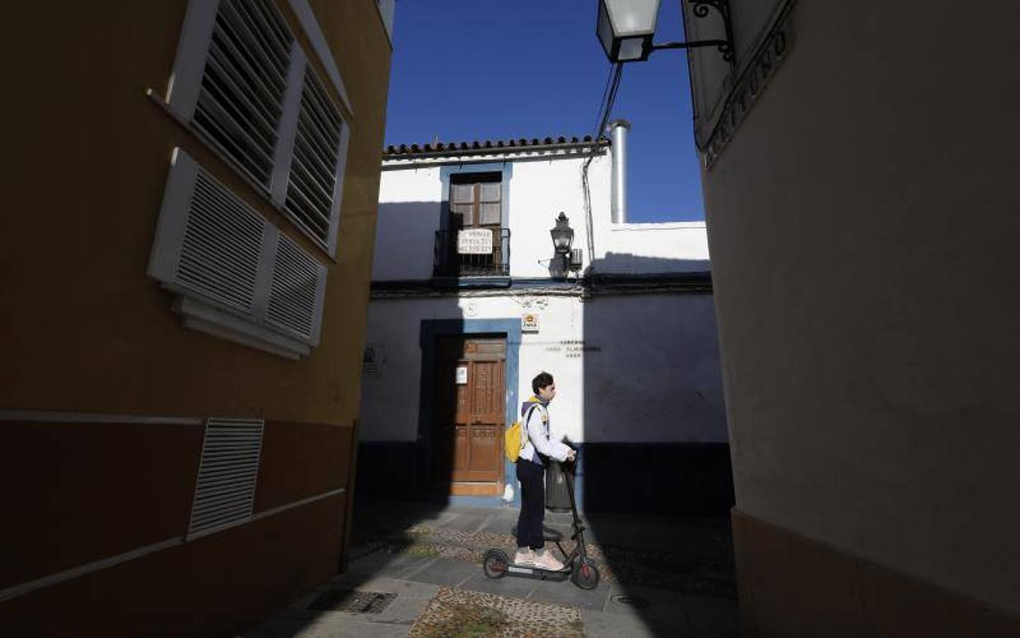 La calle Moriscos de Córdoba, en imágenes