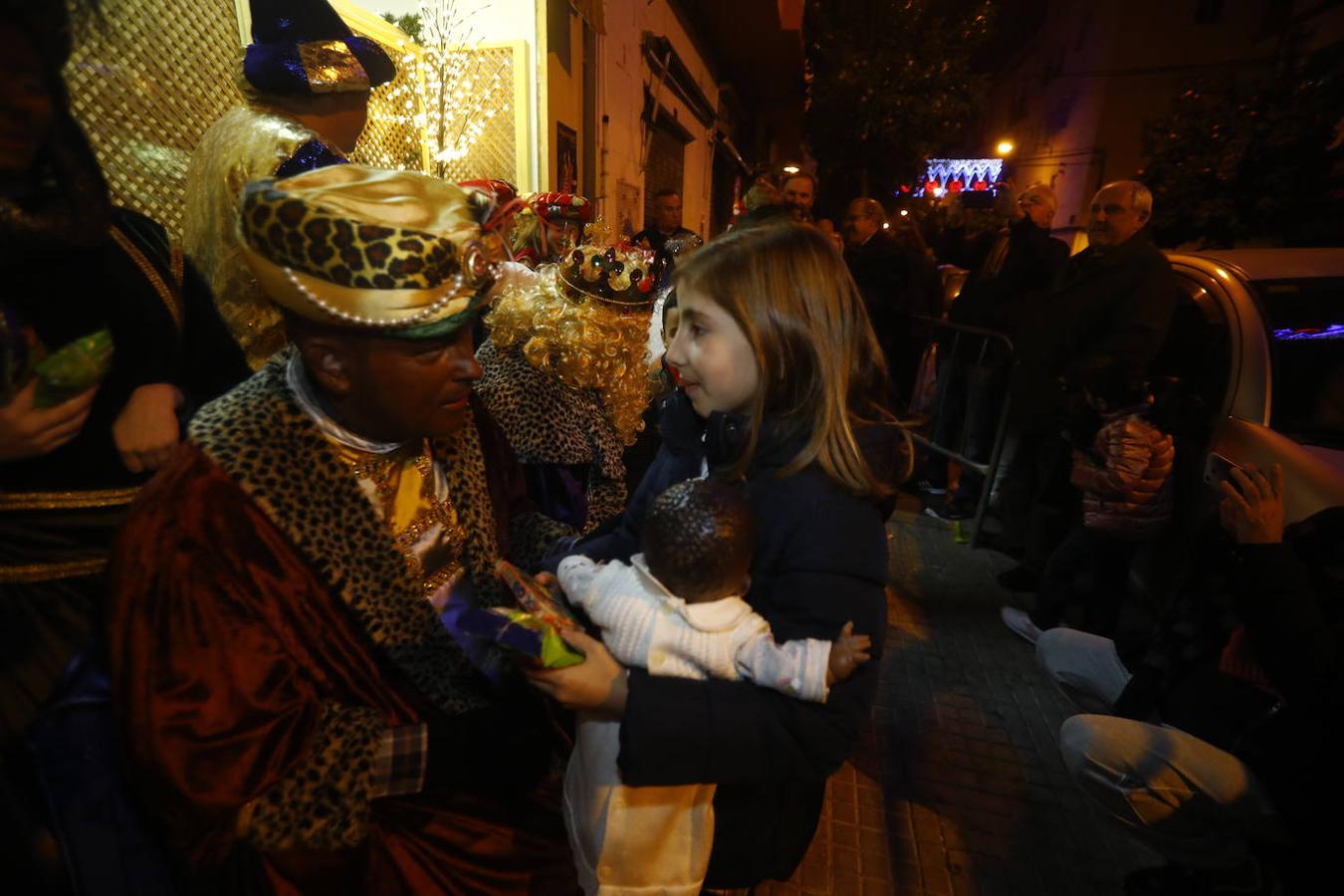 La Cabalgata de los Reyes en Ciudad Jardín de Córdoba, en imágenes