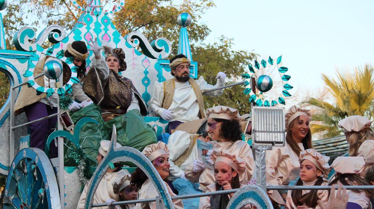 En imágenes, el paso de los Reyes Magos de Oriente por la provincia de Sevilla