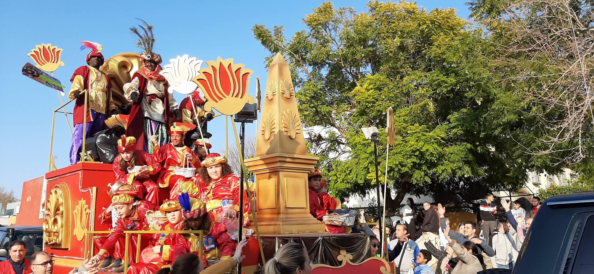 Los Reyes Magos alegran las calles de Mairena del Aljarafe