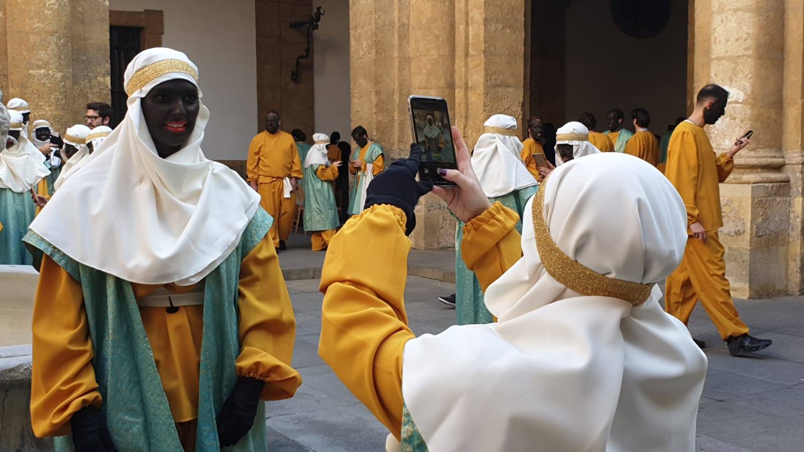 En imágenes, todos los preparativos de la Cabalgata de Reyes Magos de Sevilla en el rectorado