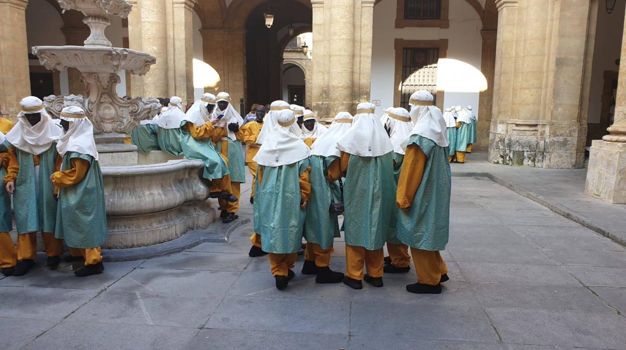 En imágenes, todos los preparativos de la Cabalgata de Reyes Magos de Sevilla en el rectorado