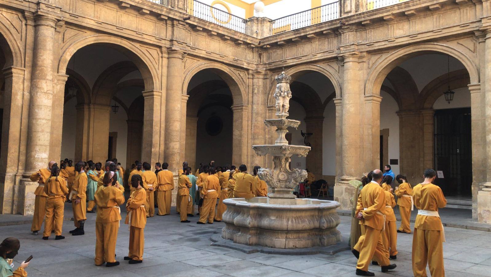 En imágenes, todos los preparativos de la Cabalgata de Reyes Magos de Sevilla en el rectorado