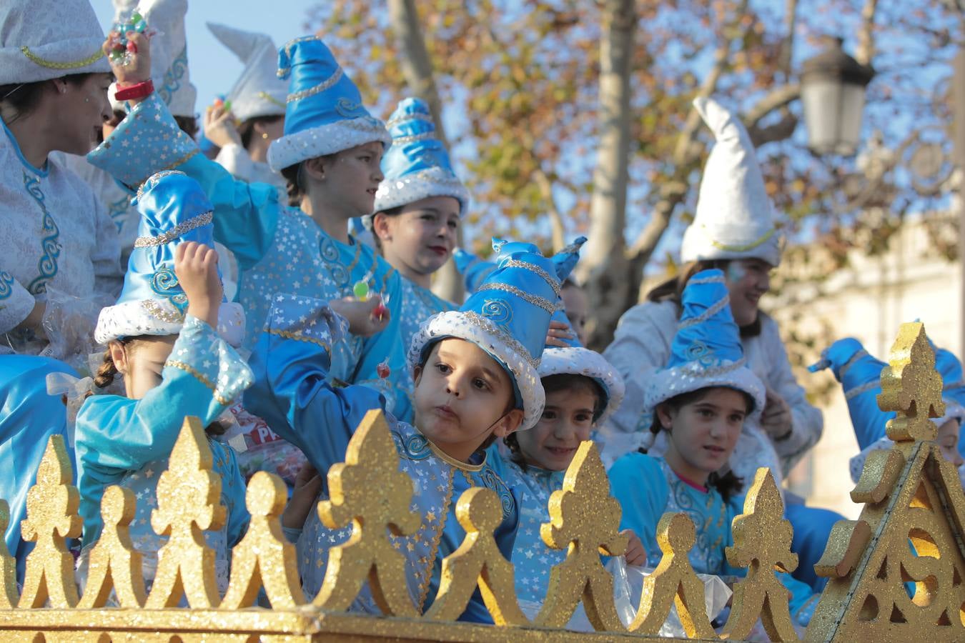 Salida de la Cabalgata de Reyes de Sevilla, en imágenes