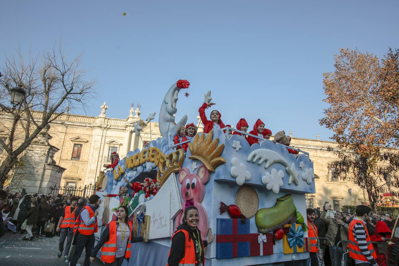 Salida de la Cabalgata de Reyes de Sevilla, en imágenes