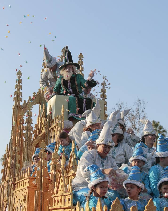 Salida de la Cabalgata de Reyes de Sevilla, en imágenes