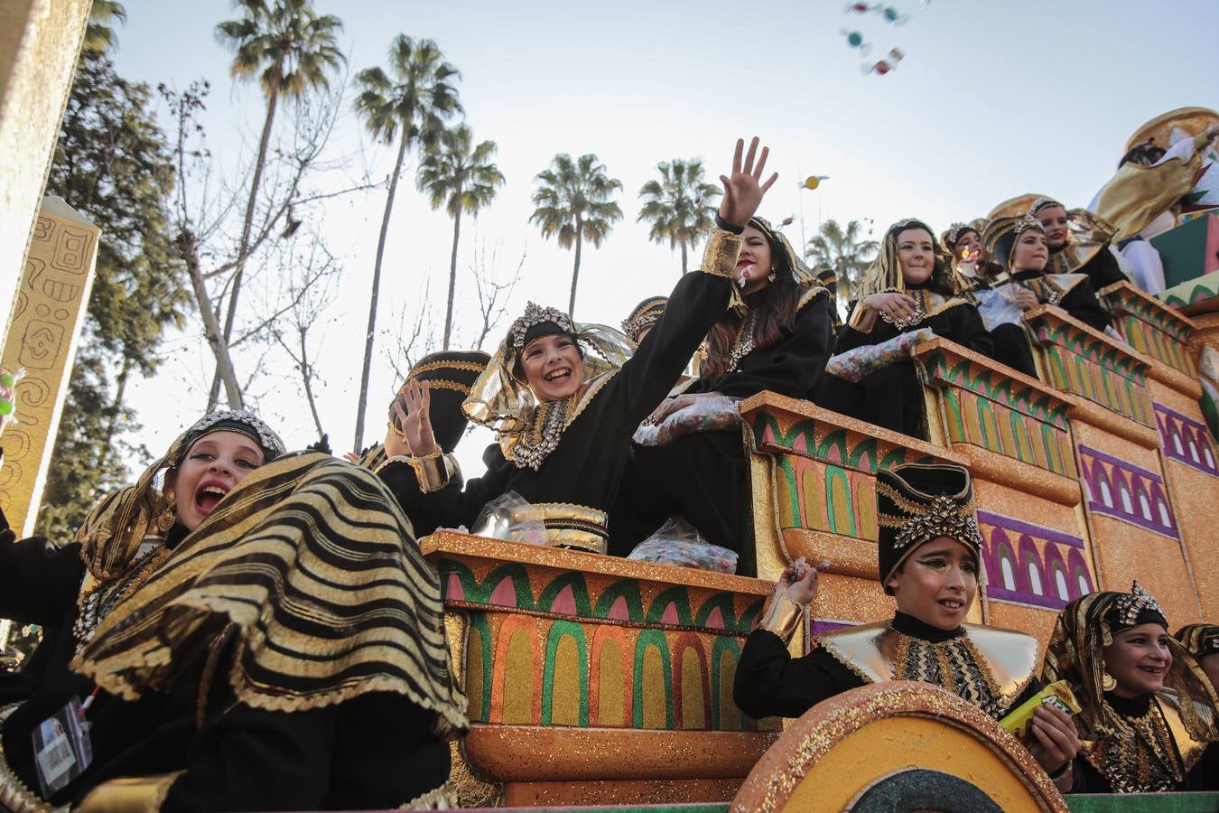 Salida de la Cabalgata de Reyes de Sevilla, en imágenes