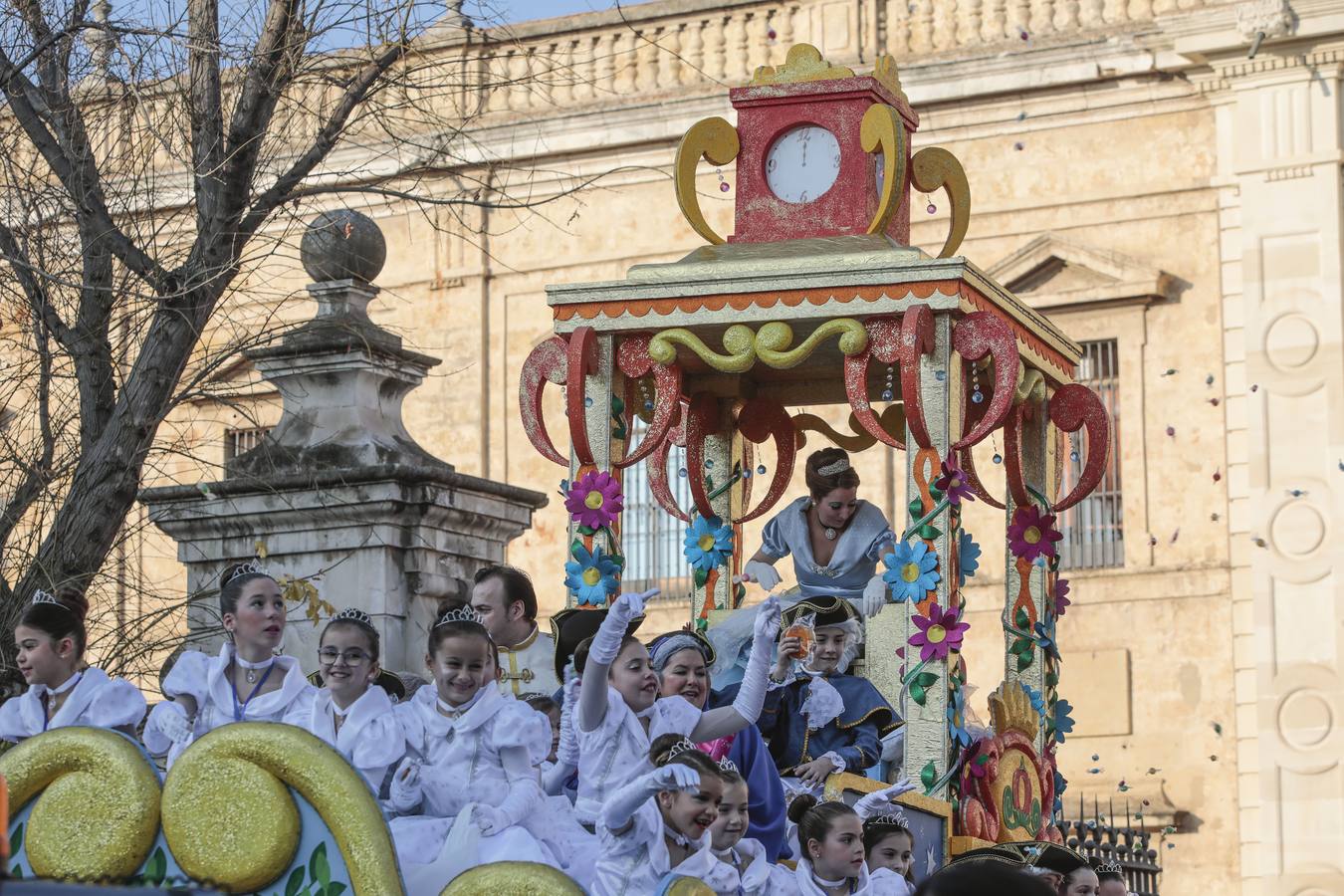 Salida de la Cabalgata de Reyes de Sevilla, en imágenes