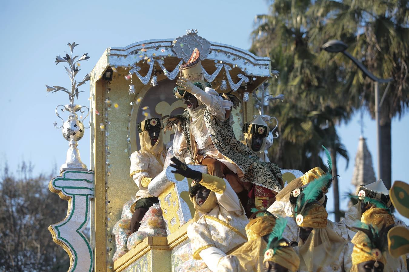 Salida de la Cabalgata de Reyes de Sevilla, en imágenes