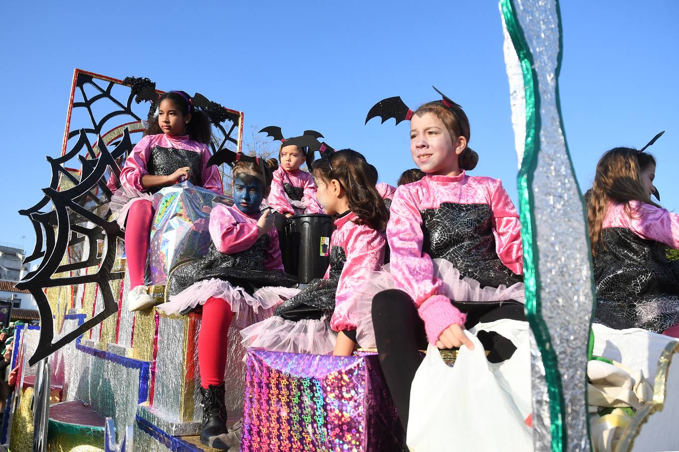 Cientos de personas acuden a la gran Cabalgata de Reyes Magos de Tomares