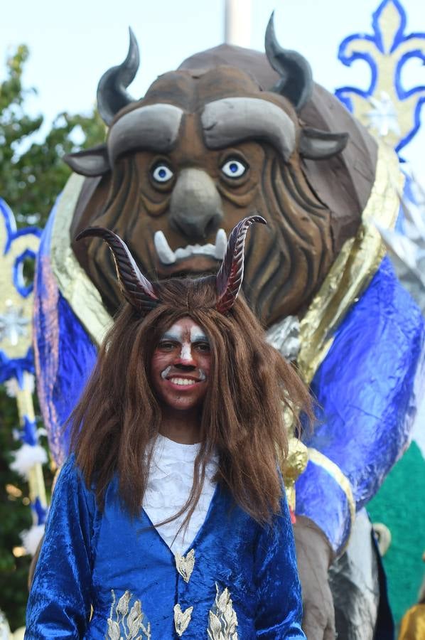 Cientos de personas acuden a la gran Cabalgata de Reyes Magos de Tomares