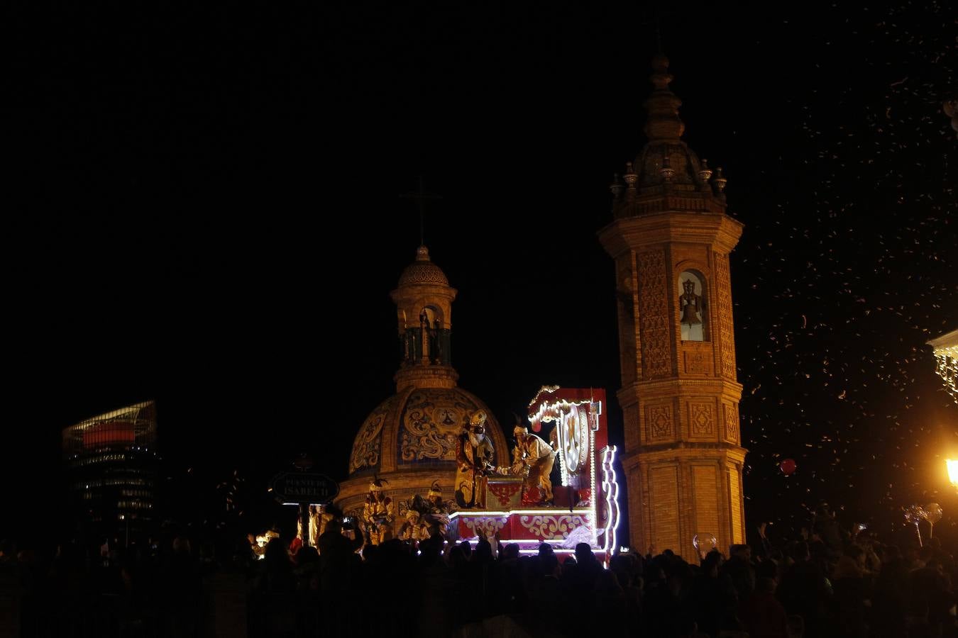 En imágenes, la Cabalgata de los Reyes Magos por Triana