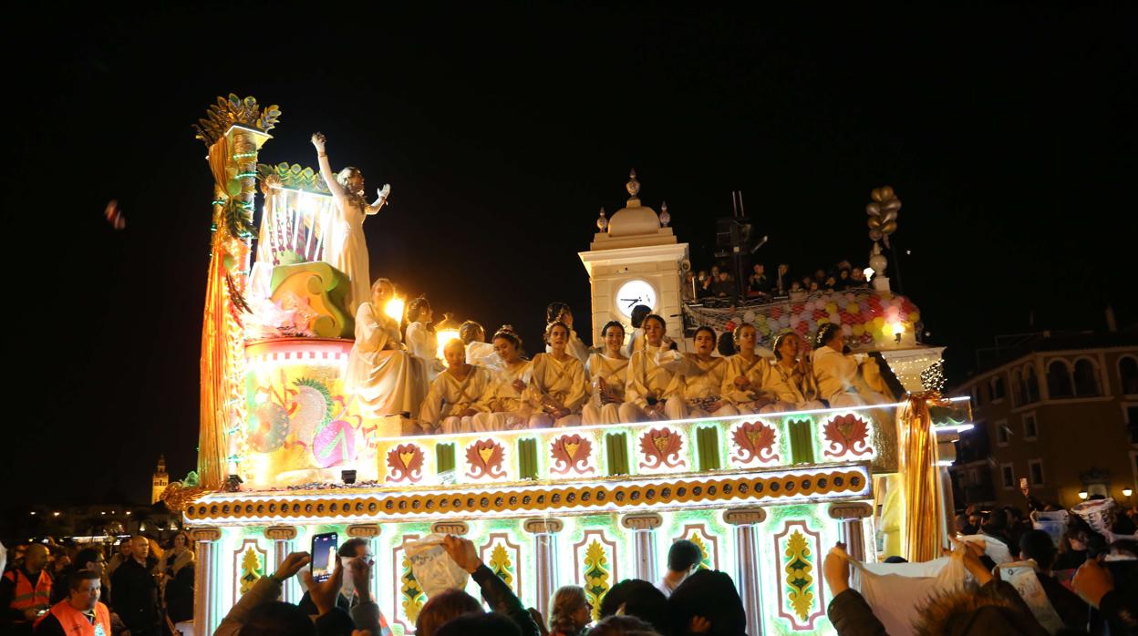 En imágenes, la Cabalgata de los Reyes Magos por Triana