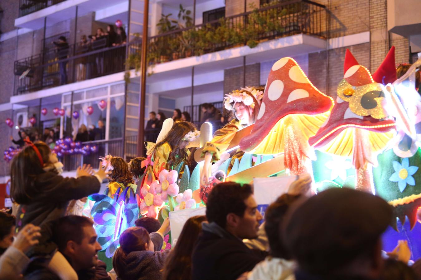 En imágenes, la Cabalgata de los Reyes Magos por Triana