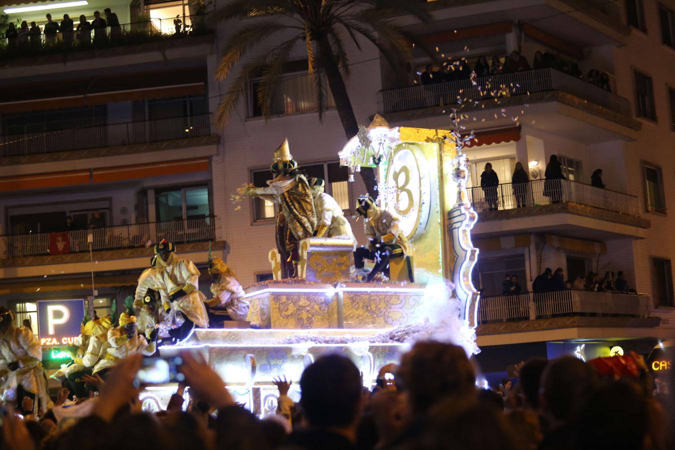 En imágenes, la Cabalgata de los Reyes Magos por Triana