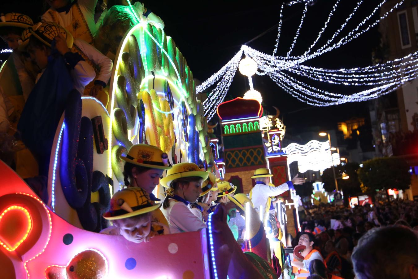 En imágenes, la Cabalgata de los Reyes Magos por Triana