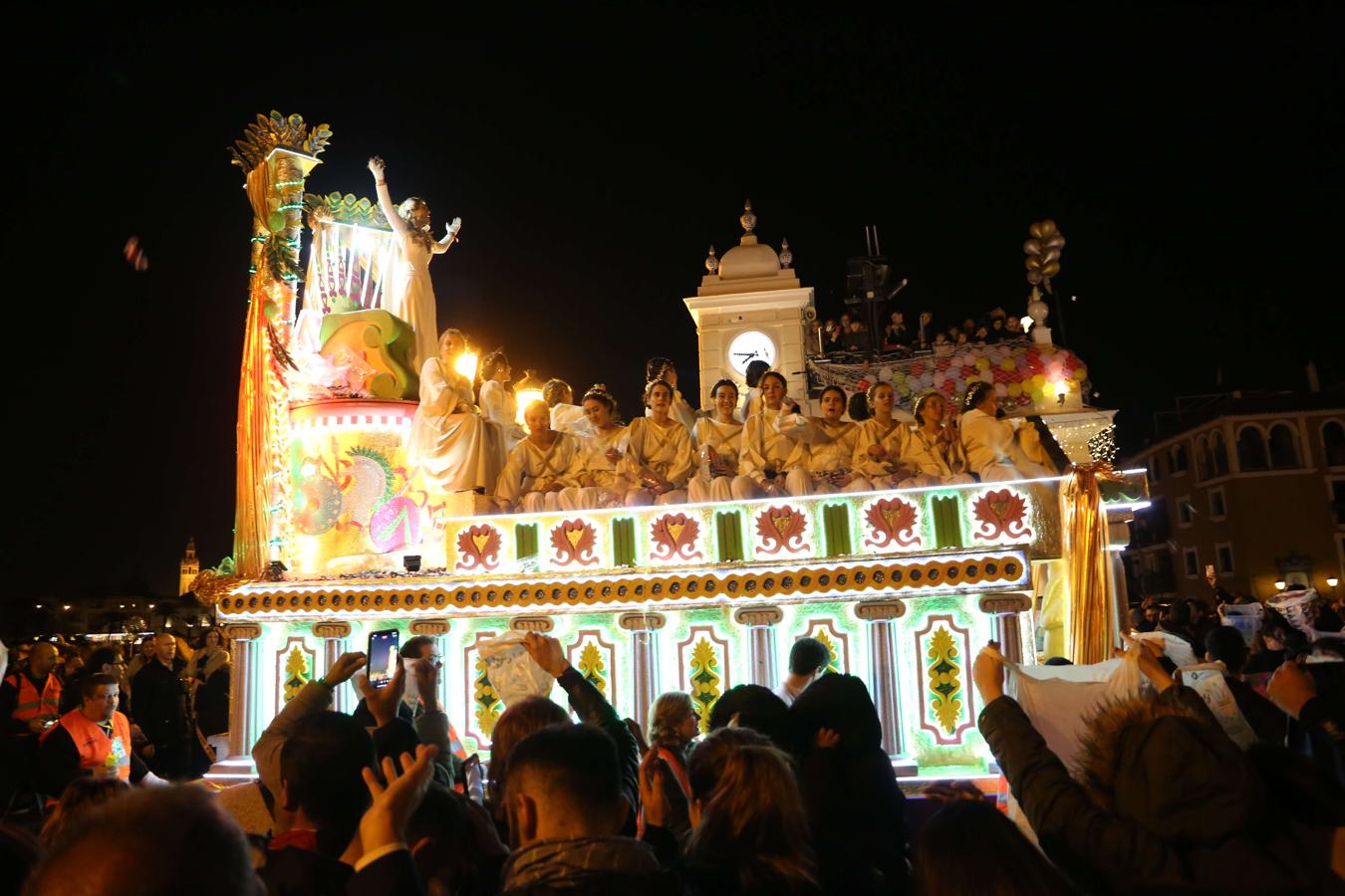 En imágenes, la Cabalgata de los Reyes Magos por Triana