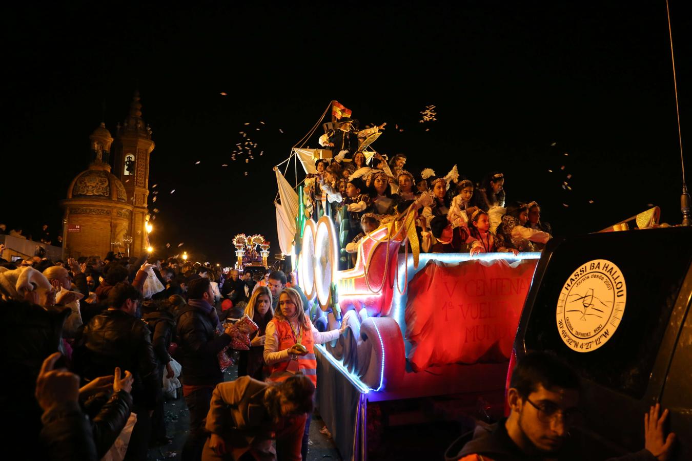 En imágenes, la Cabalgata de los Reyes Magos por Triana