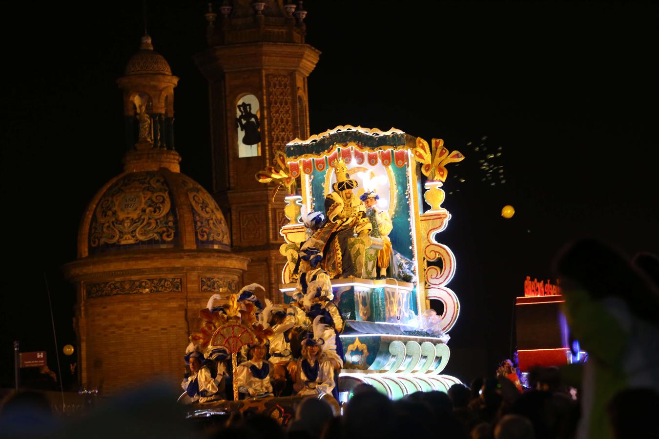 En imágenes, la Cabalgata de los Reyes Magos por Triana