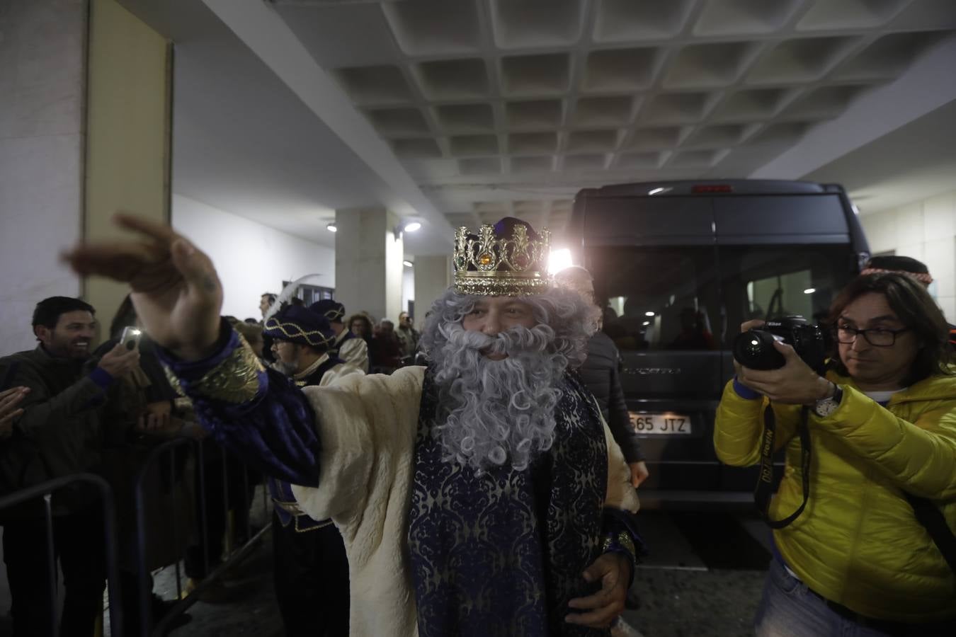 Los Reyes Magos visitan el Hospital Puerta del Mar