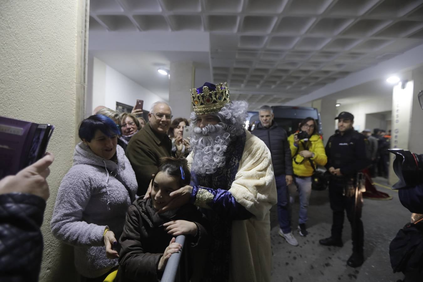 Los Reyes Magos visitan el Hospital Puerta del Mar