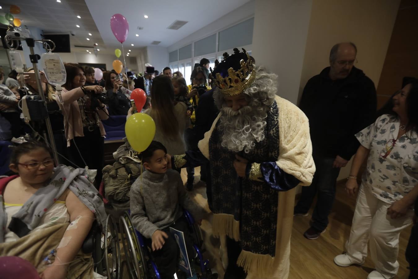 Los Reyes Magos visitan el Hospital Puerta del Mar