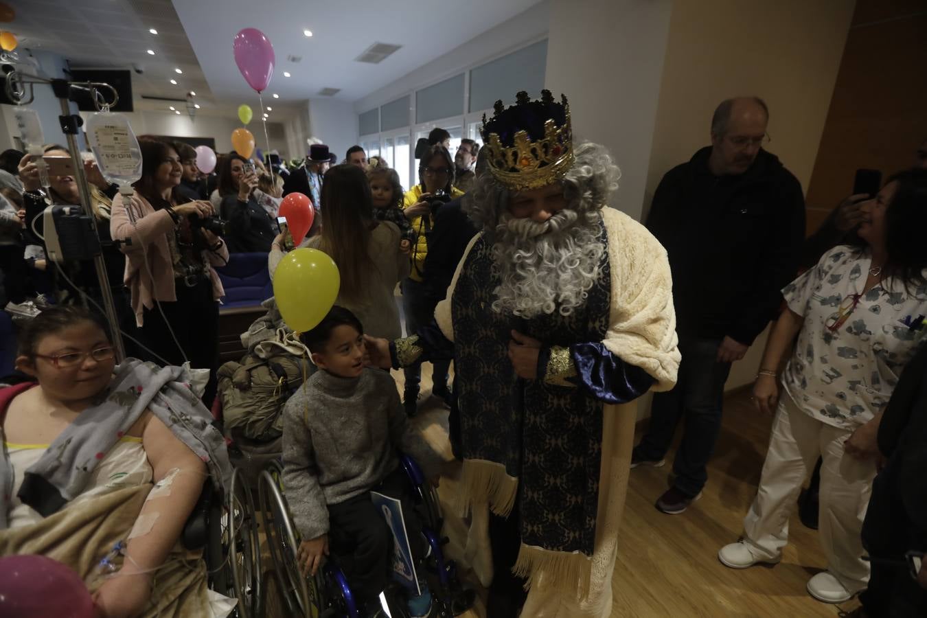 Los Reyes Magos visitan el Hospital Puerta del Mar