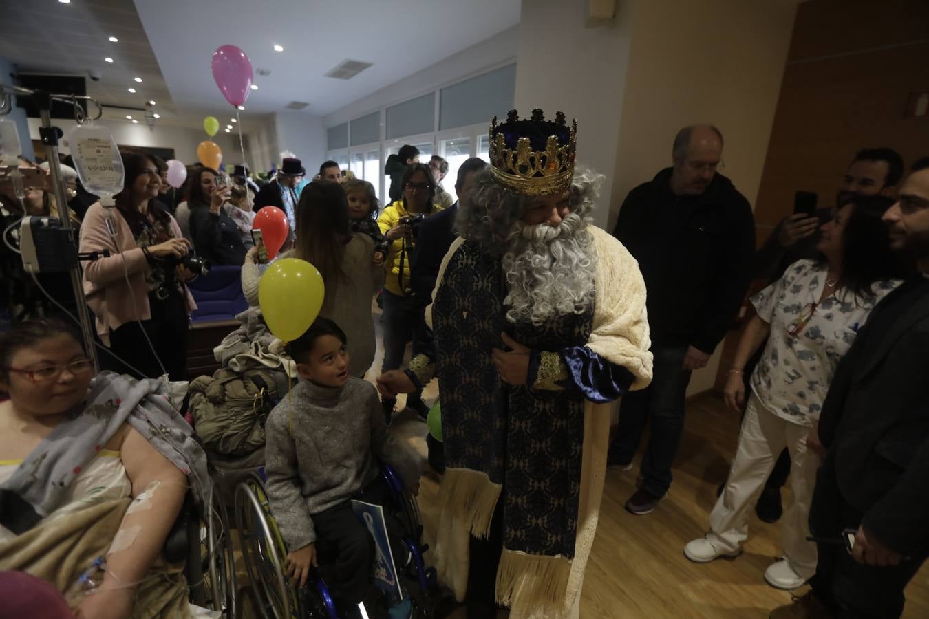 Los Reyes Magos visitan el Hospital Puerta del Mar