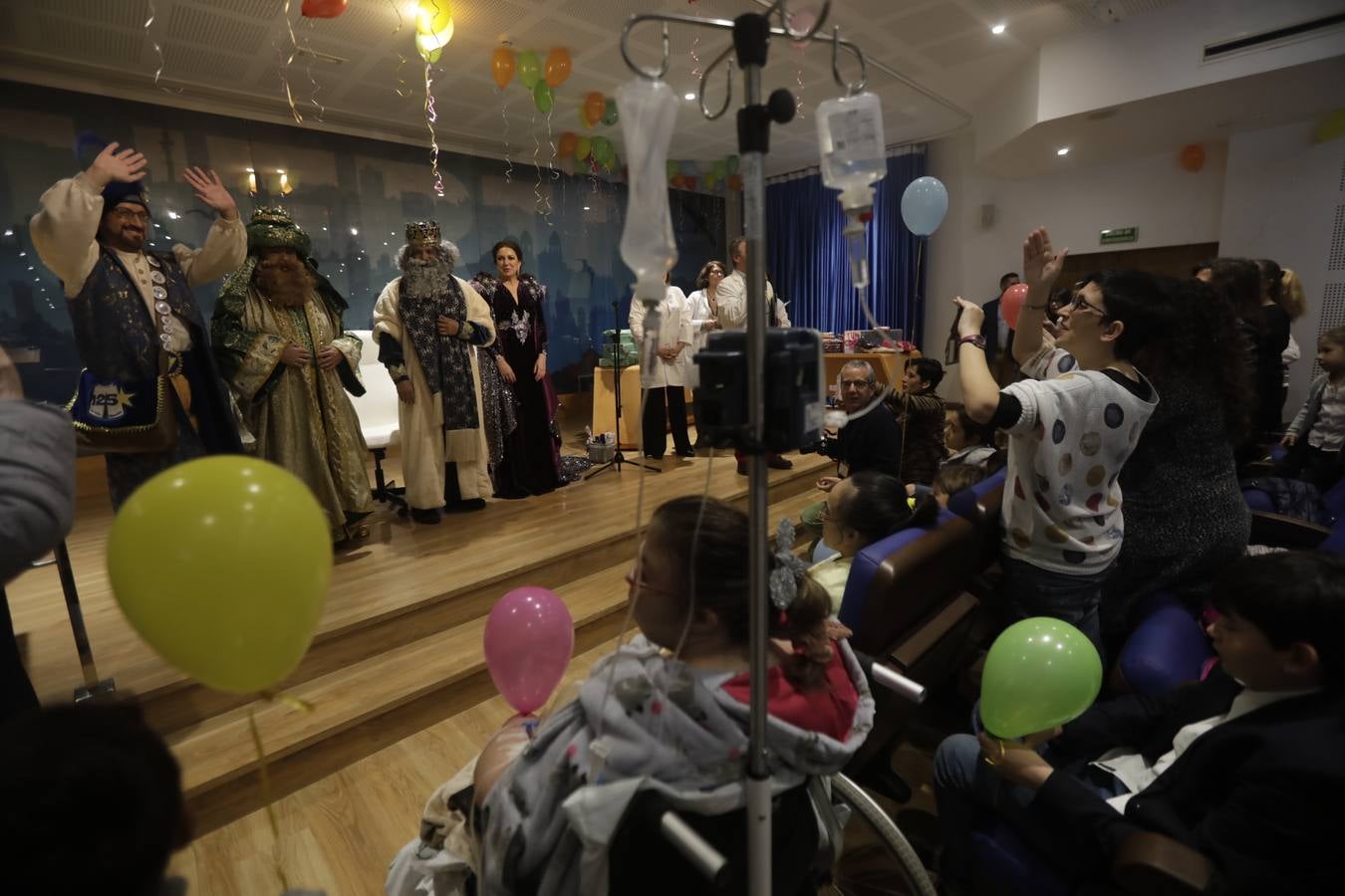 Los Reyes Magos visitan el Hospital Puerta del Mar