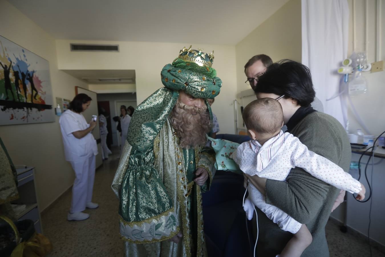 Los Reyes Magos visitan el Hospital Puerta del Mar