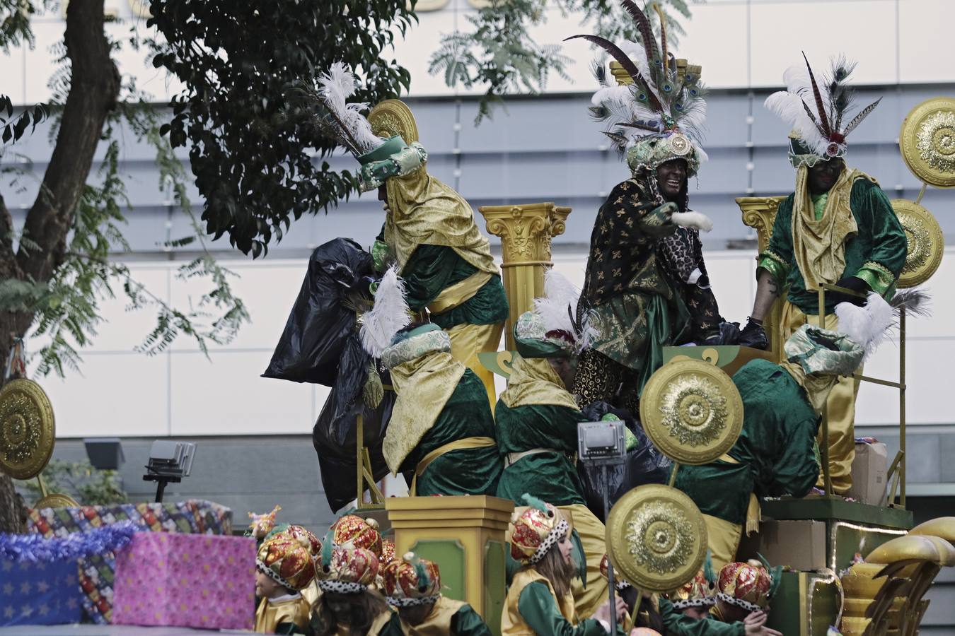 En imágenes, la cabalgata de Reyes Magos de Triana