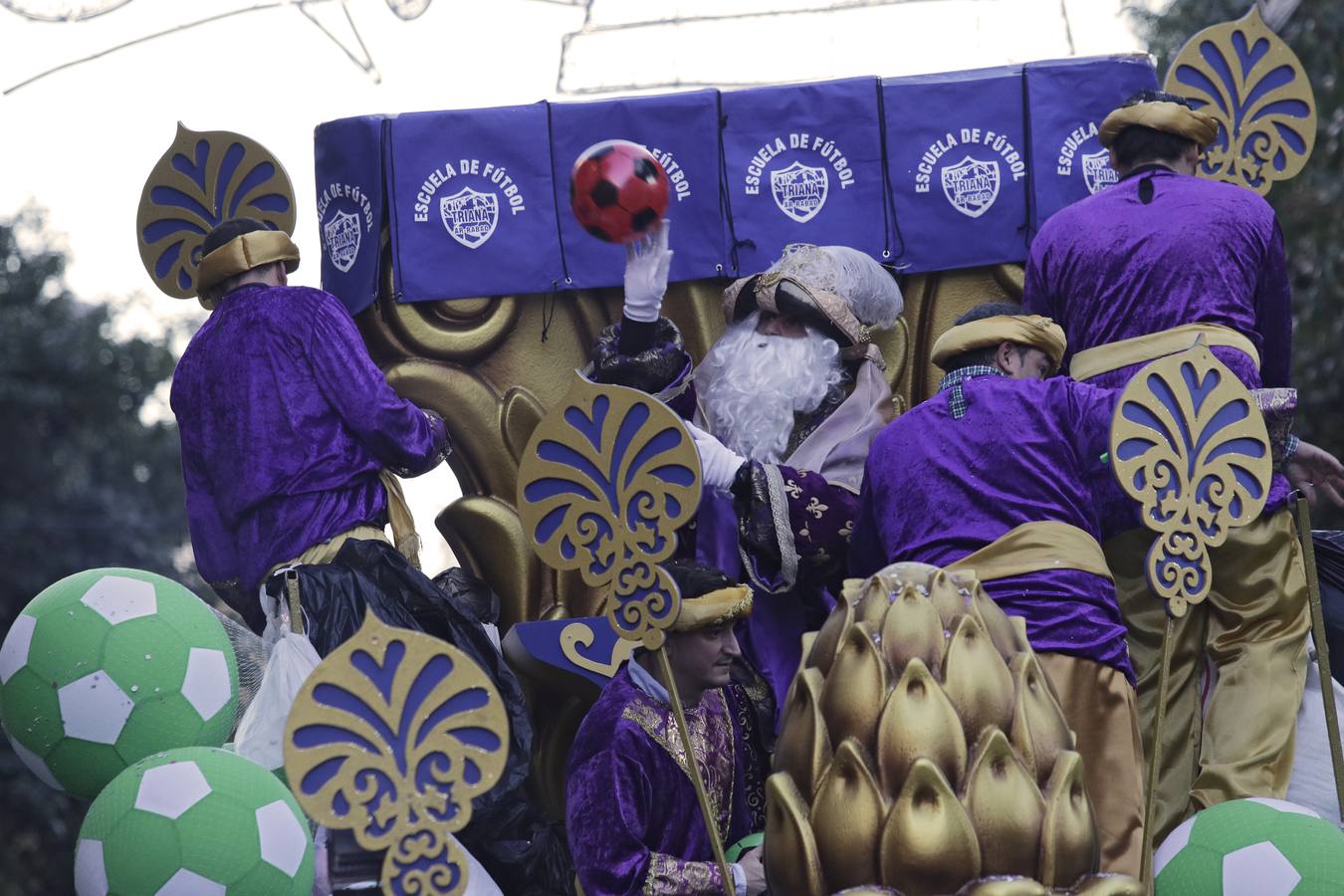 En imágenes, la cabalgata de Reyes Magos de Triana