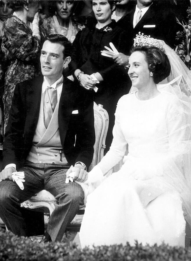 Boda de la Infanta Doña Pilar y Don Luis Gómez Acebo en los Jerónimos, en mayo de 1967