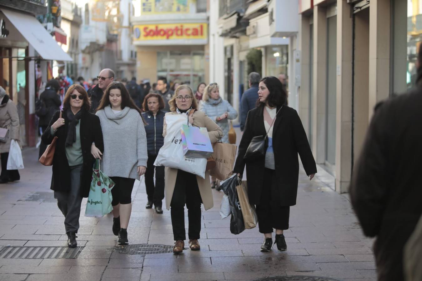 En imágenes: las rebajas de invierno arrancan en Sevilla