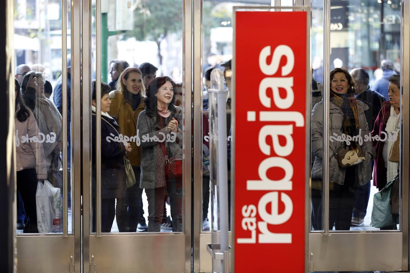 El primer día de rebajas de invierno en Córdoba, en imágenes