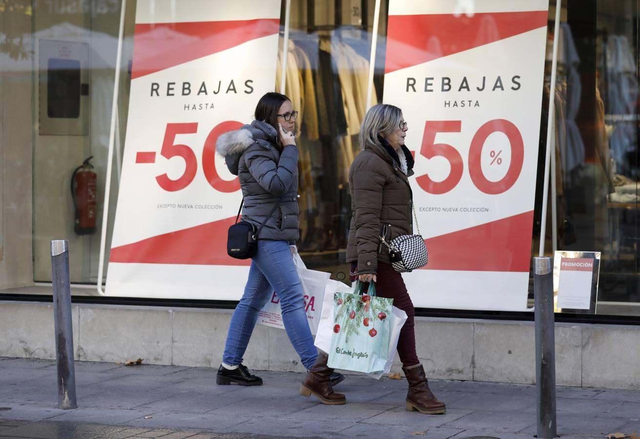 El primer día de rebajas de invierno en Córdoba, en imágenes