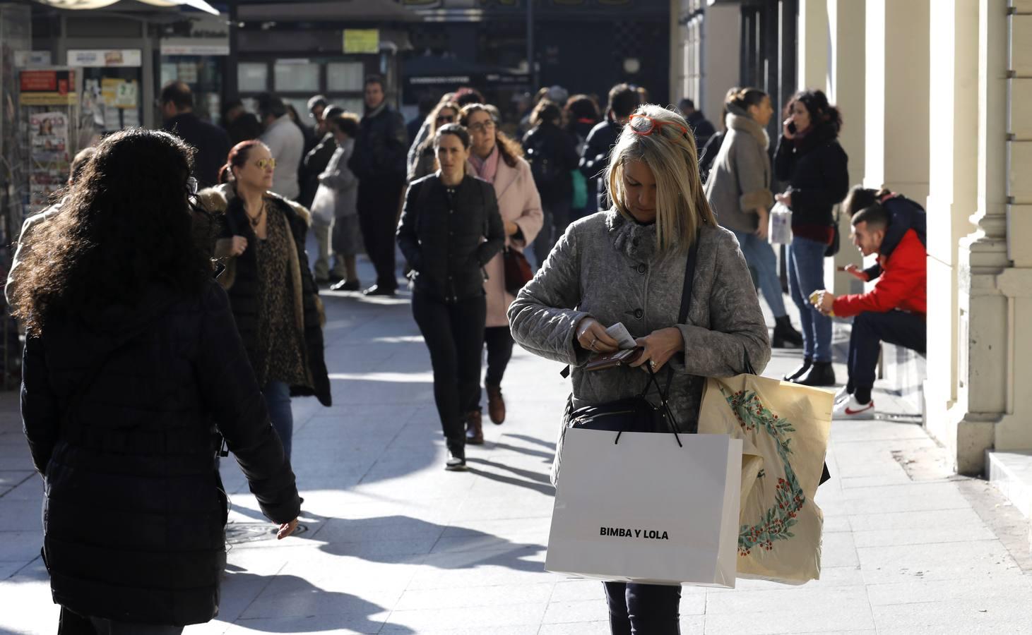 El primer día de rebajas de invierno en Córdoba, en imágenes