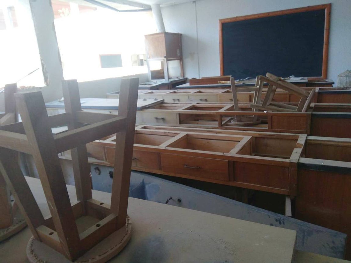FOTOS: Lamentable estado de la antigua Escuela de Náutica de Cádiz, antaño un símbolo de la ciudad