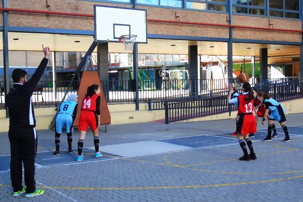 Las mejores imágenes de la sexta jornada de baloncesto de los Juegos Deportivos de ECM