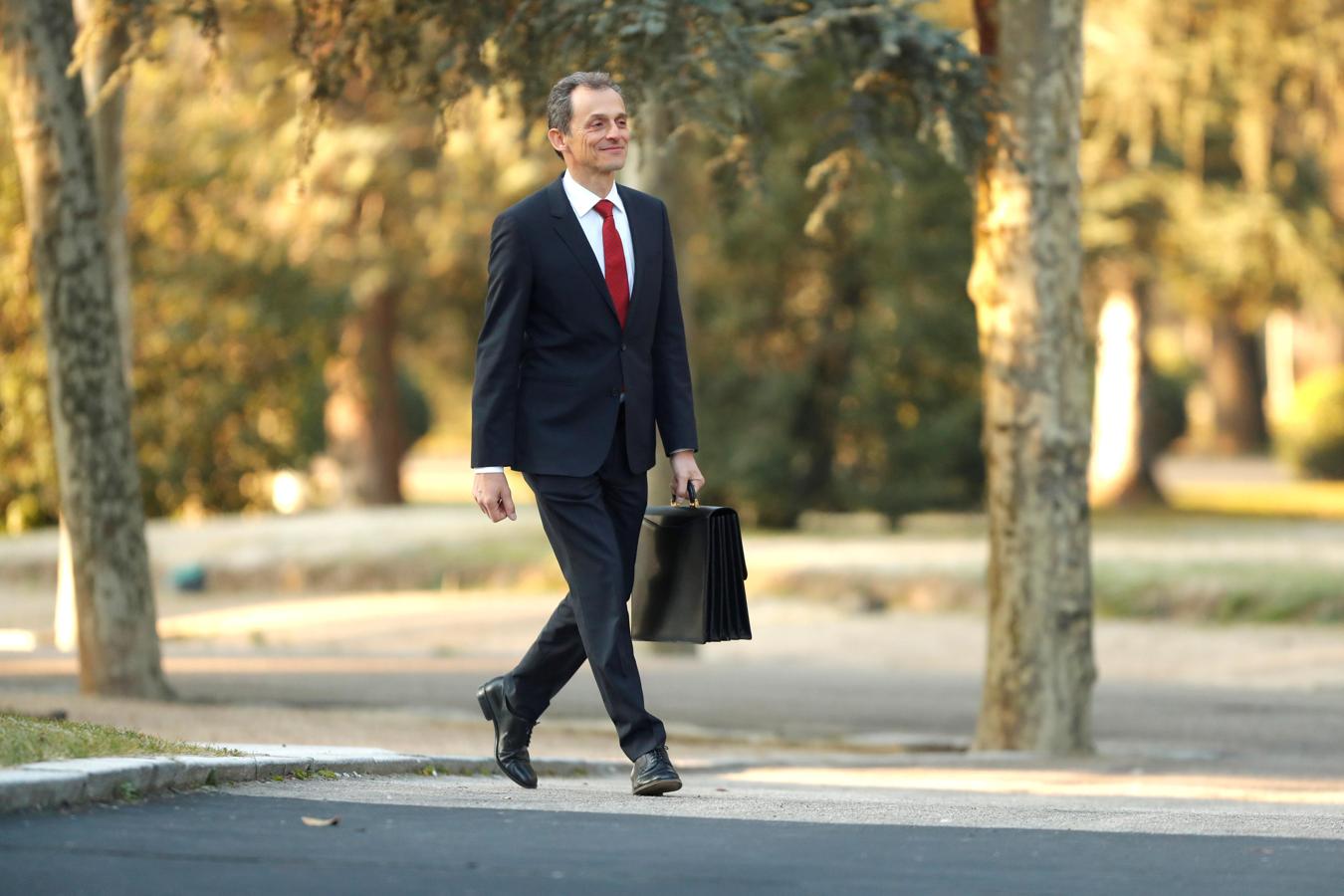 El ministro de Ciencia e Innovación, Pedro Duque, llega al Palacio de la Moncloa. 