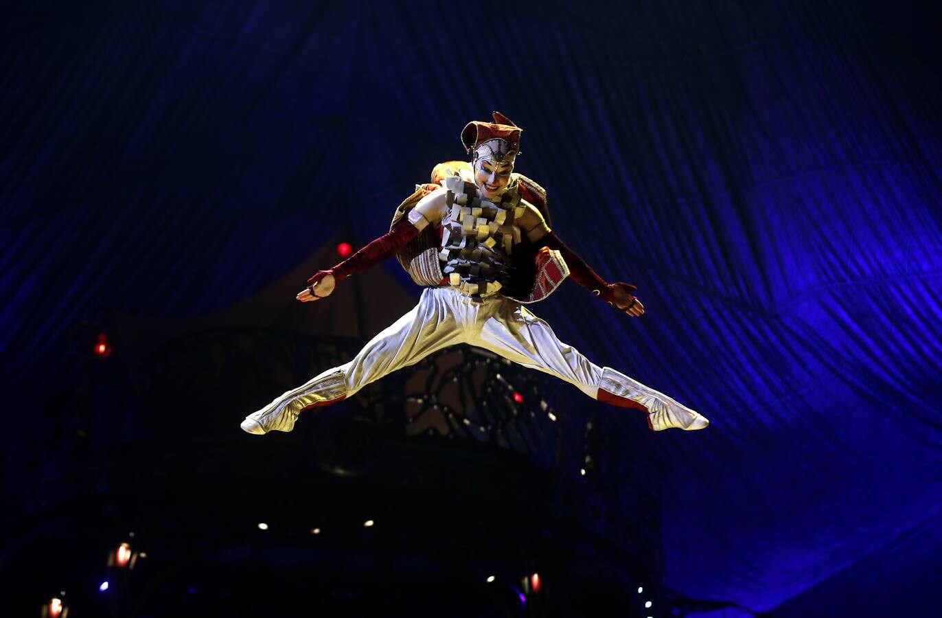 En imágenes, «Kooza», el espectáculo del Circo del Sol en Sevilla