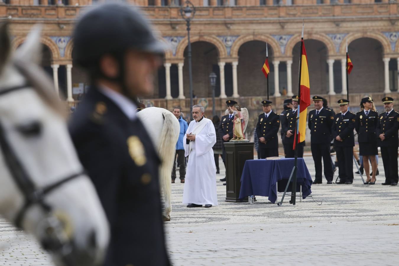 En imágenes, la bendición de San Antón para los caballos de la Policía Nacional