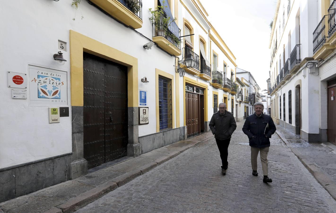 La calle Fernando Colón de Córdoba, en imágenes