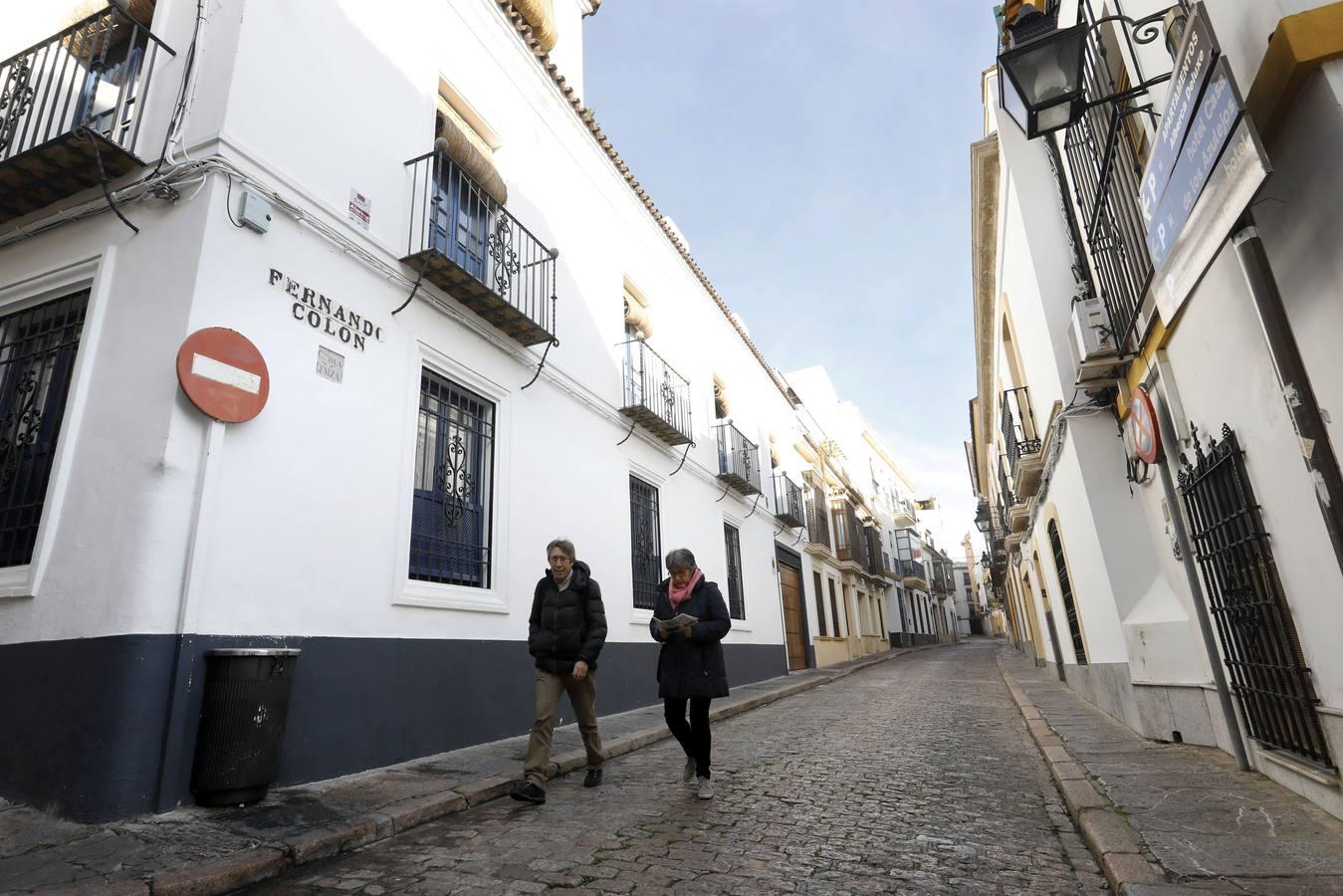 La calle Fernando Colón de Córdoba, en imágenes