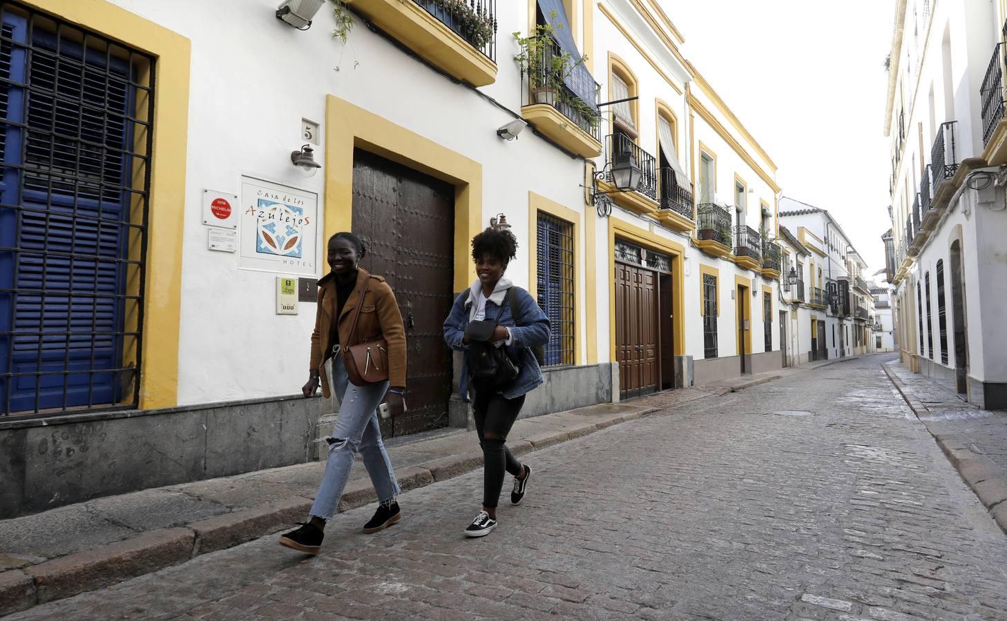 La calle Fernando Colón de Córdoba, en imágenes