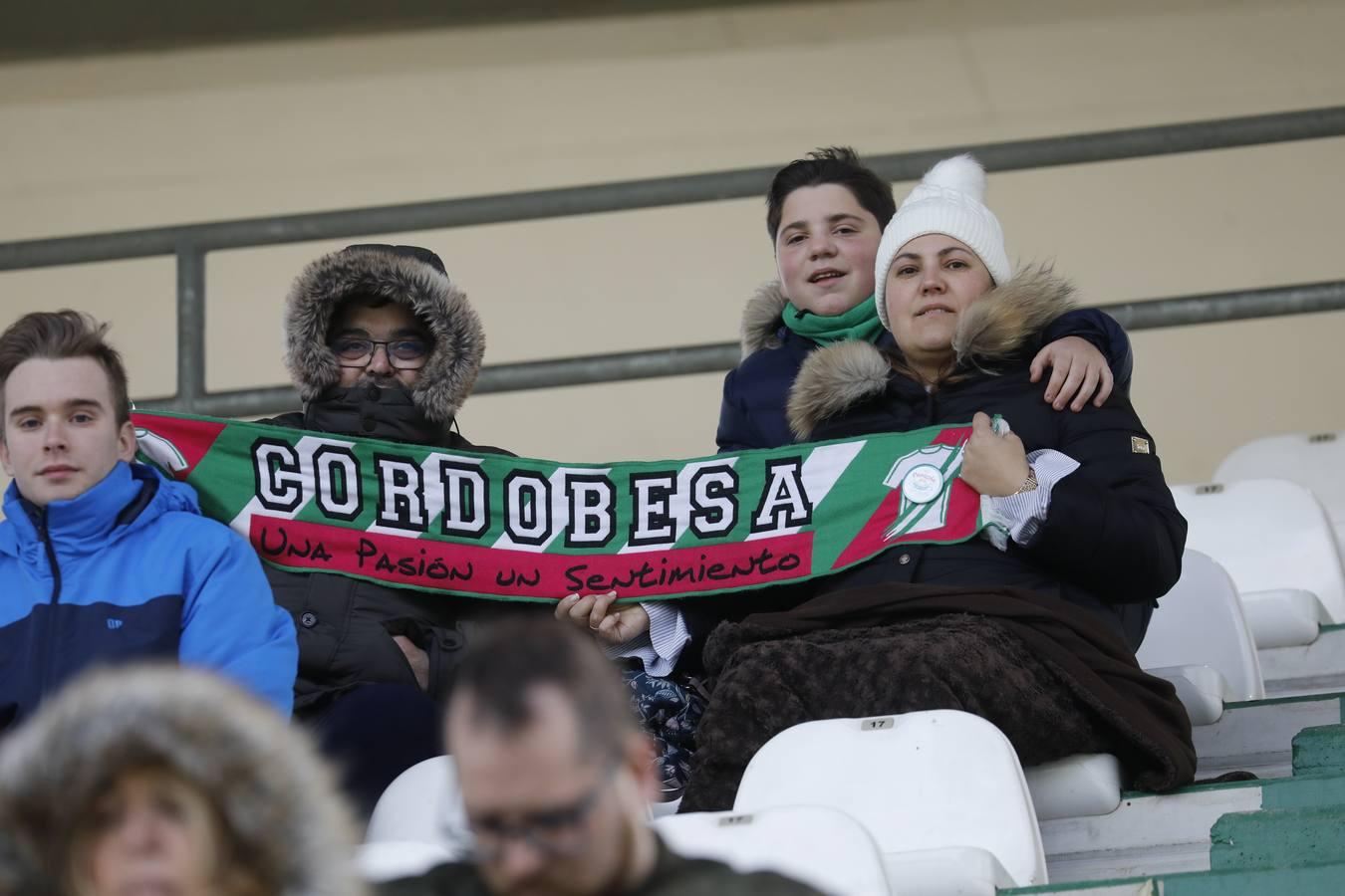 El ambiente en las gradas del Córdoba CF-Villarrubia, en imágenes