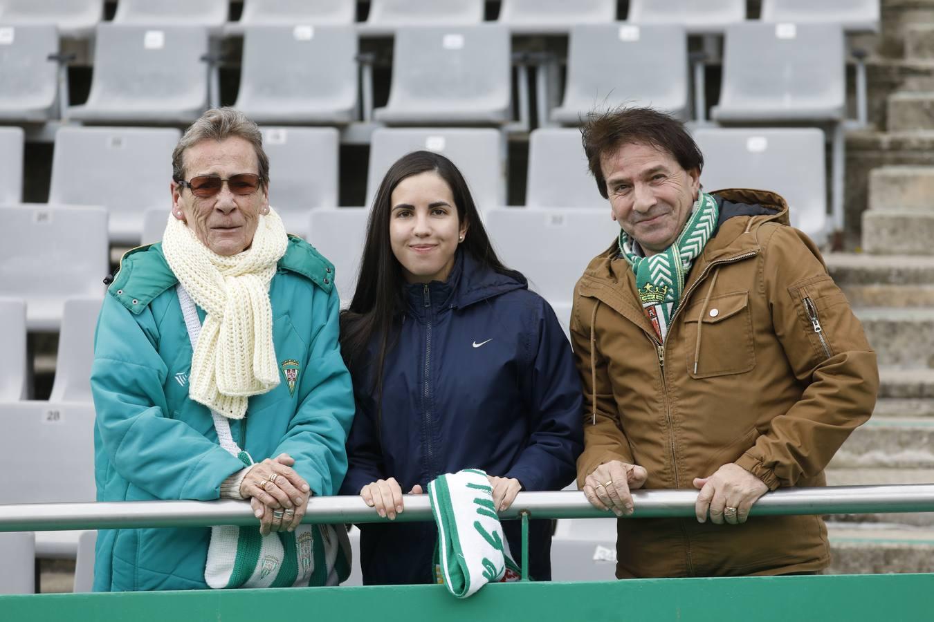 El ambiente en las gradas del Córdoba CF-Villarrubia, en imágenes