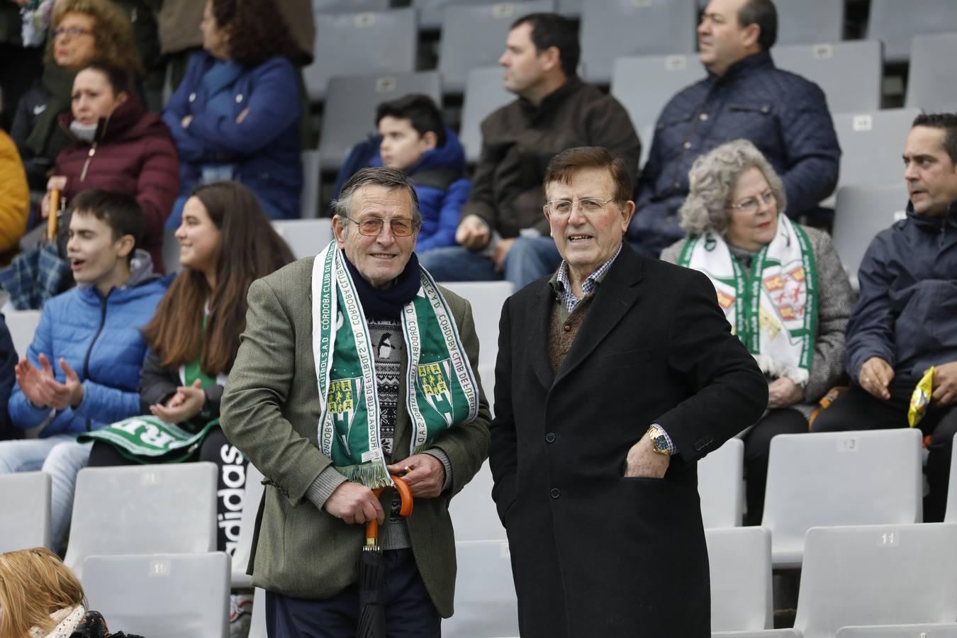 El ambiente en las gradas del Córdoba CF-Villarrubia, en imágenes