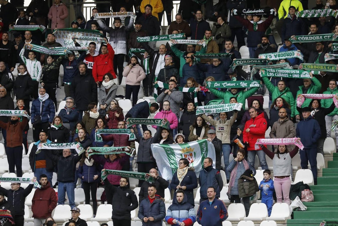 El ambiente en las gradas del Córdoba CF-Villarrubia, en imágenes